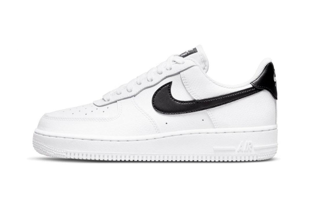 NIKE AIR FORCE 1 "WHITE BLACK PEBBLED LEATHER"